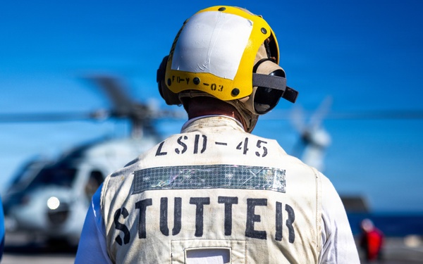 11th MEU Sailors Conduct Deck Landing Qualification