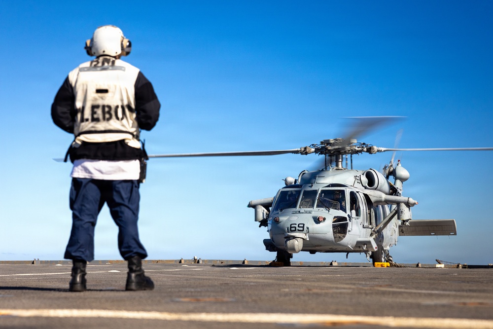 11th MEU Sailors Conduct Deck Landing Qualification