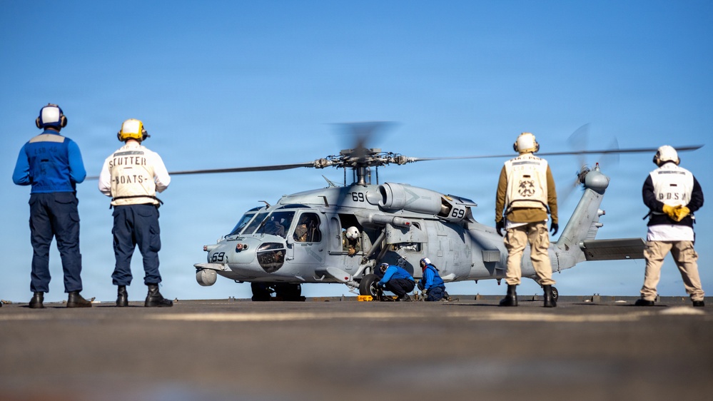 11th MEU Sailors Conduct Deck Landing Qualification