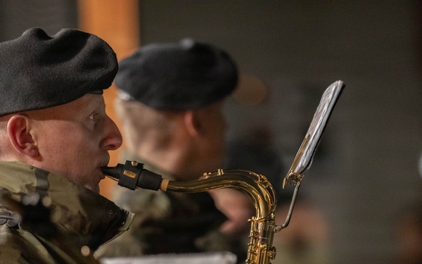 Soldiers and Polish community celebrate 2025 Christmas tree lighting ceremony