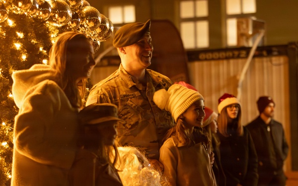 Soldiers and Polish community celebrate 2025 Christmas tree lighting ceremony