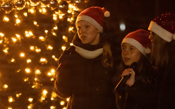 Soldiers and Polish community celebrate 2025 Christmas tree lighting ceremony
