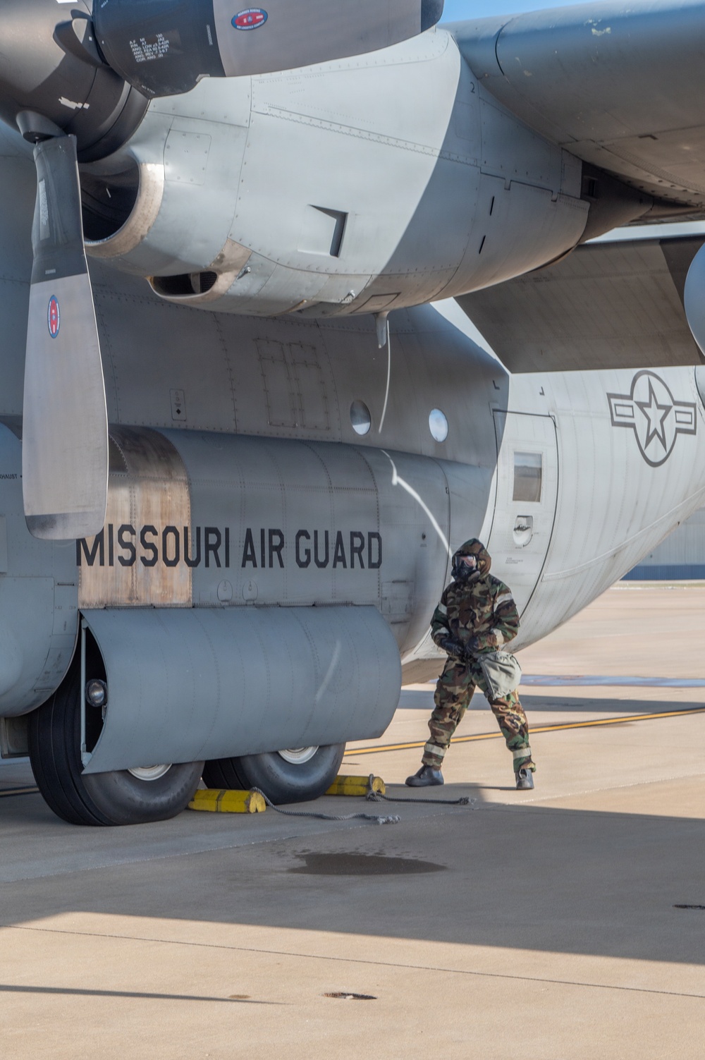 Airmen train in chem gear