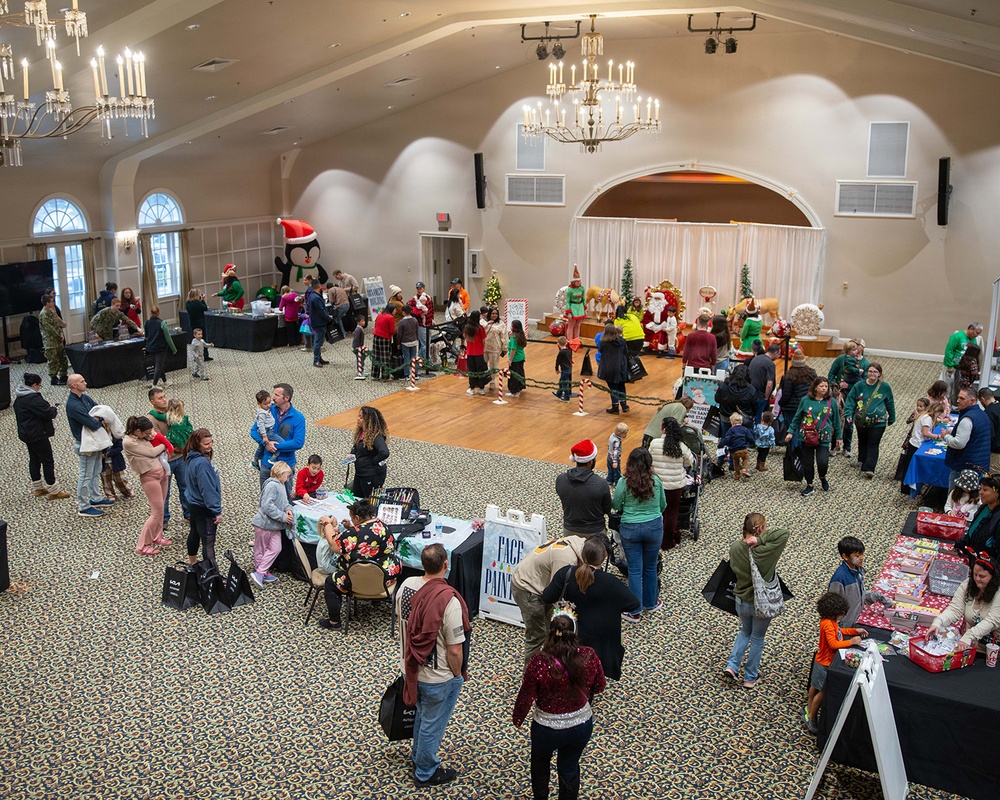 Pensacola MWR Hosts Tree Lighting, Trees for Troops