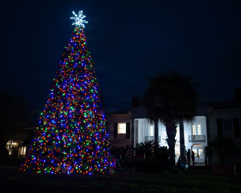 Pensacola MWR Hosts Tree Lighting, Trees for Troops