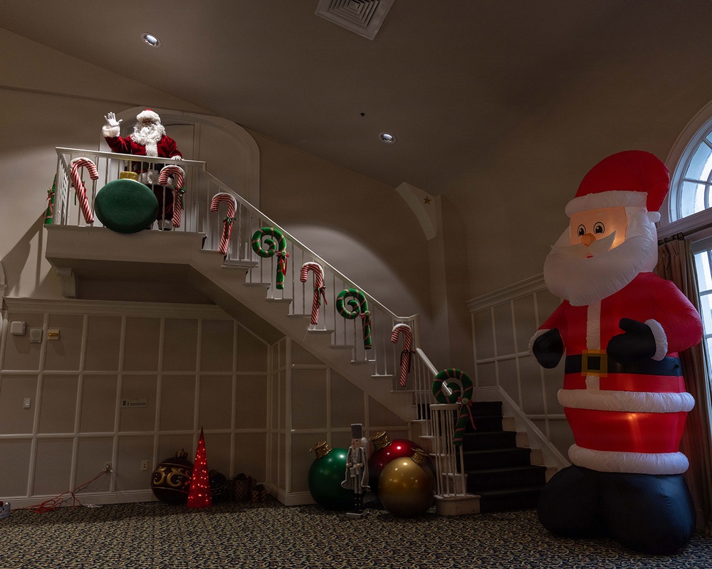 Pensacola MWR Hosts Tree Lighting, Trees for Troops