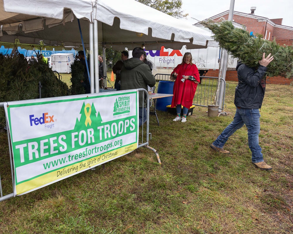 Pensacola MWR Hosts Tree Lighting, Trees for Troops