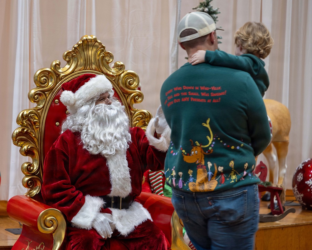 Pensacola MWR Hosts Tree Lighting, Trees for Troops