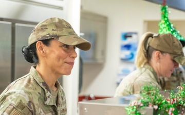 Leadership Serves 124th Holiday Meal