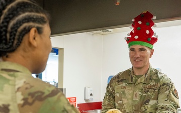 Leadership Serves 124th Holiday Meal