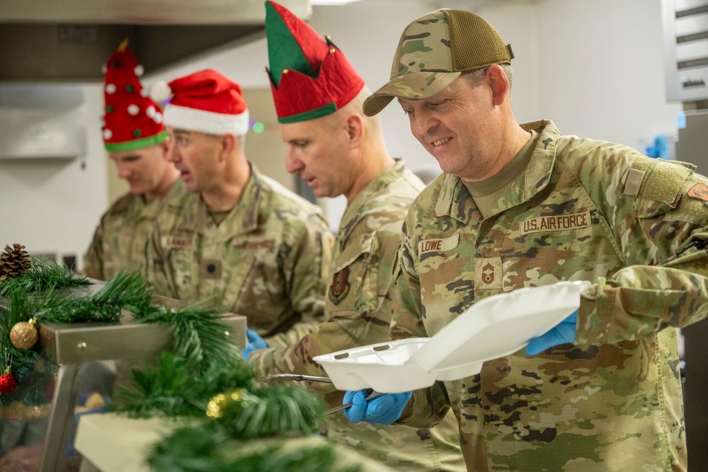 Leadership Serves 124th Holiday Meal