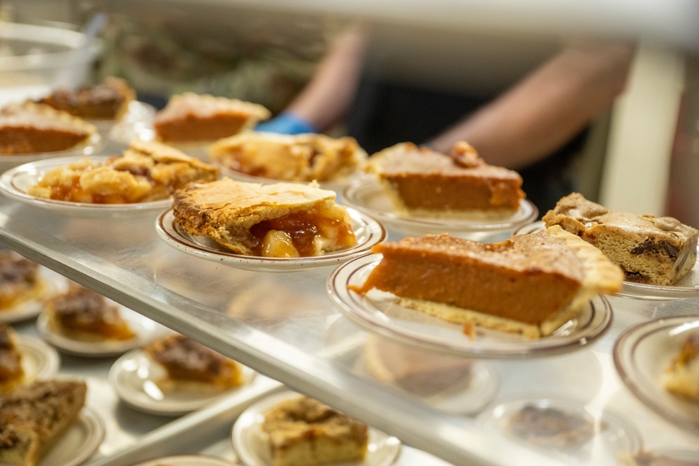 Leadership Serves 124th Holiday Meal