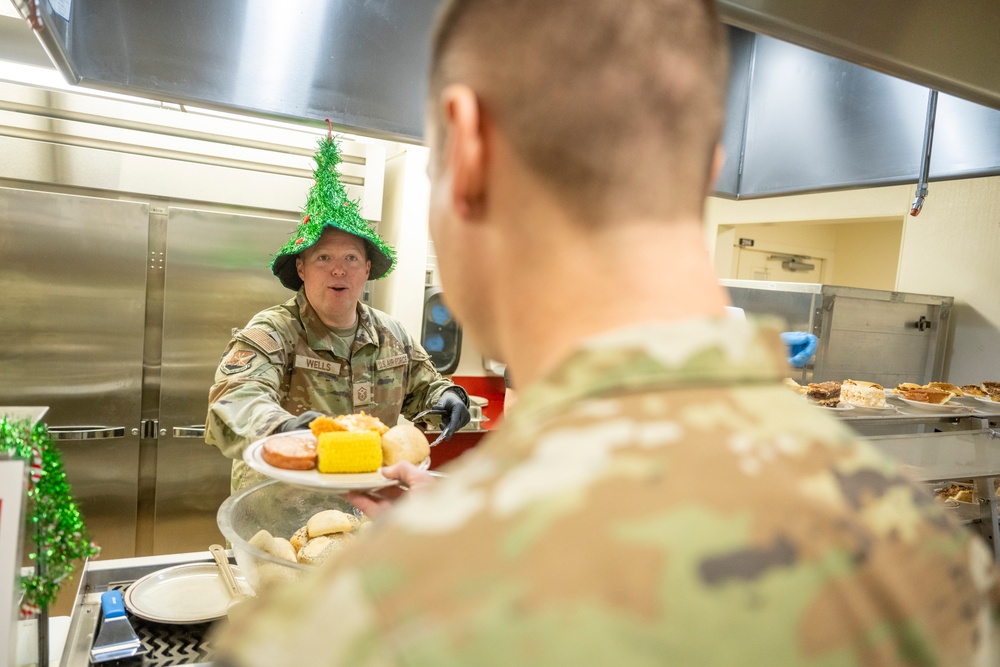 Leadership Serves 124th Holiday Meal