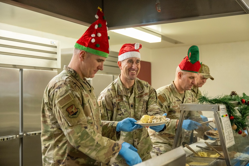 Leadership Serves 124th Holiday Meal