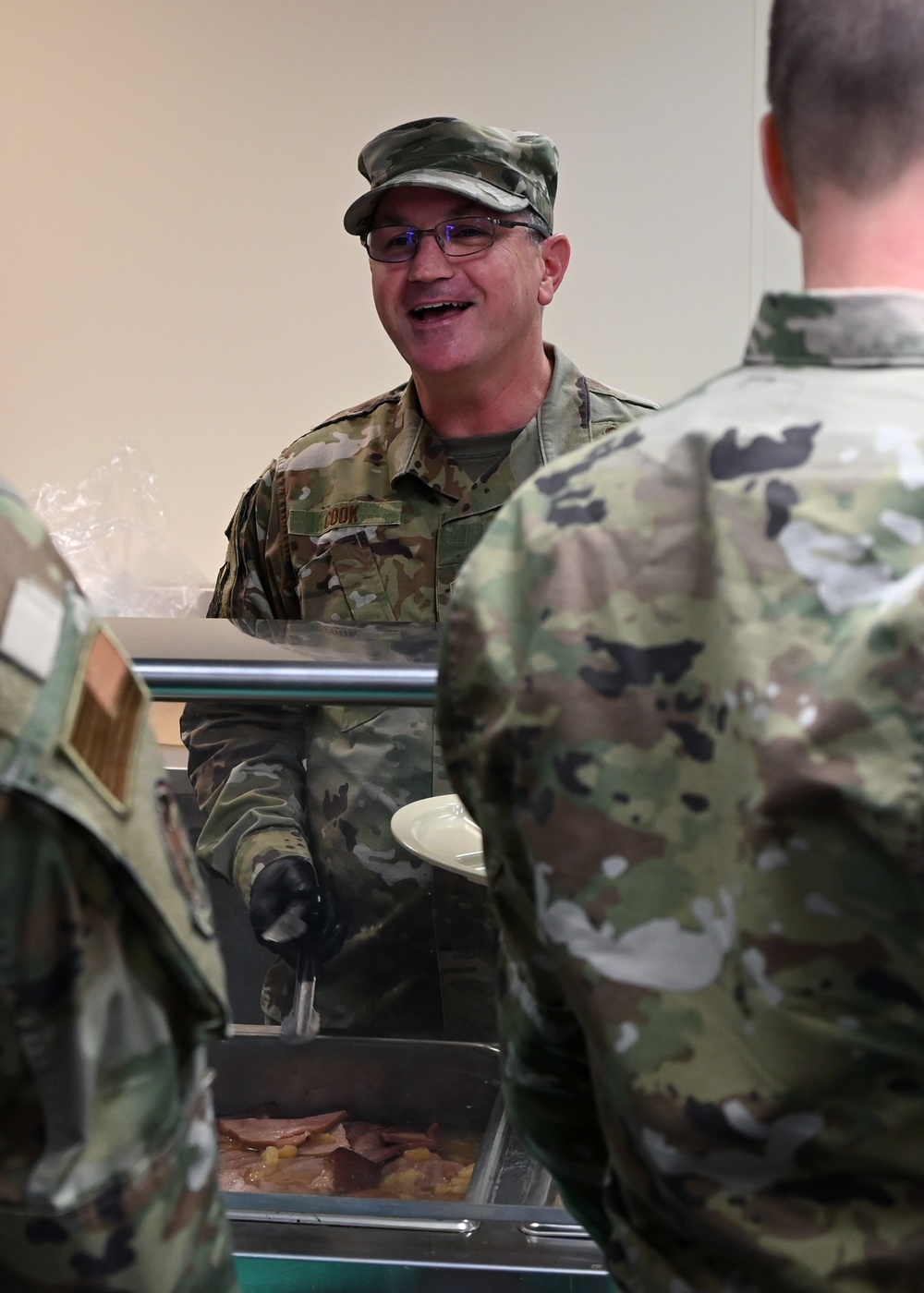 117 ARW Chiefs serve up holiday lunch