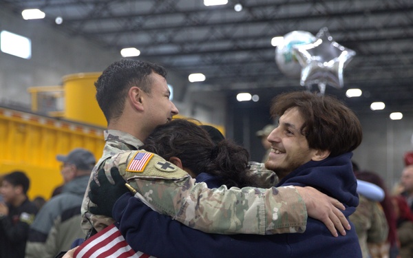 Soldiers from the Illinois Army National Guard’s 2nd Battalion, 130th Infantry Regiment Return Home