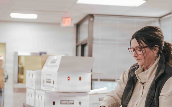 Airmen take home donated hams