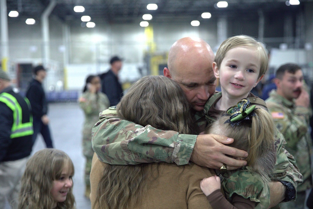 Soldiers from the Illinois Army National Guard's 2nd Battalion, 130th Infantry Regiment Return Home