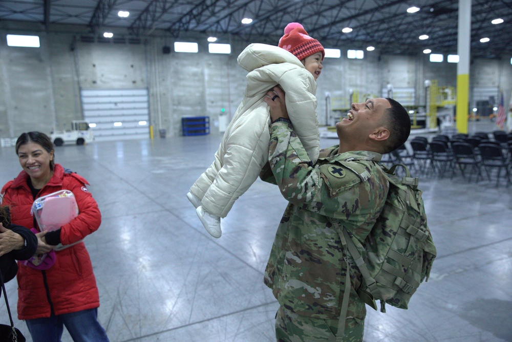 Soldiers from the Illinois Army National Guard's 2nd Battalion, 130th Infantry Regiment Return Home
