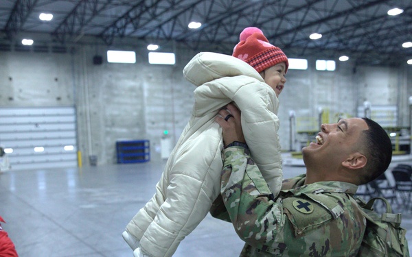Soldiers from the Illinois Army National Guard's 2nd Battalion, 130th Infantry Regiment Return Home