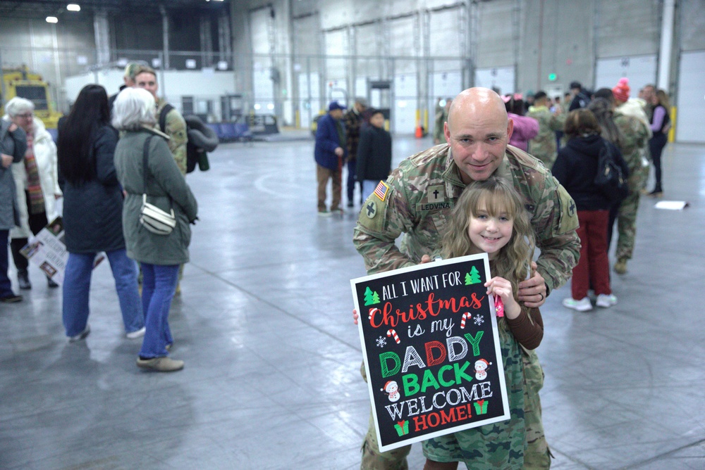 Soldiers from the Illinois Army National Guard's 2nd Battalion, 130th Infantry Regiment Return Home