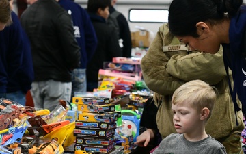 138 FW Celebrates Annual Children's Christmas Party