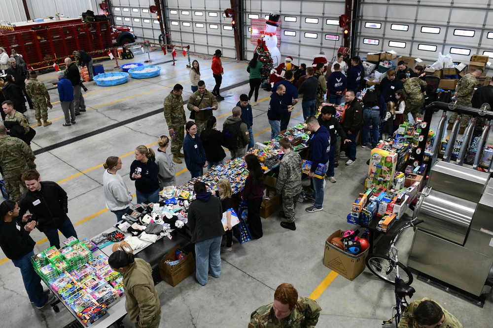 138 FW Celebrates Annual Children's Christmas Party