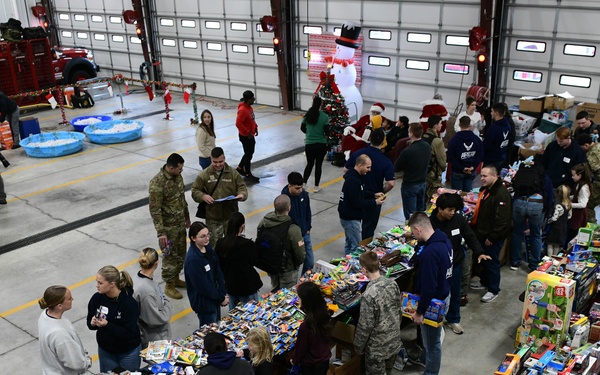 138 FW Celebrates Annual Children's Christmas Party