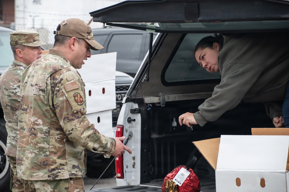 Ham givaway lifts spirits of 131st Airmen