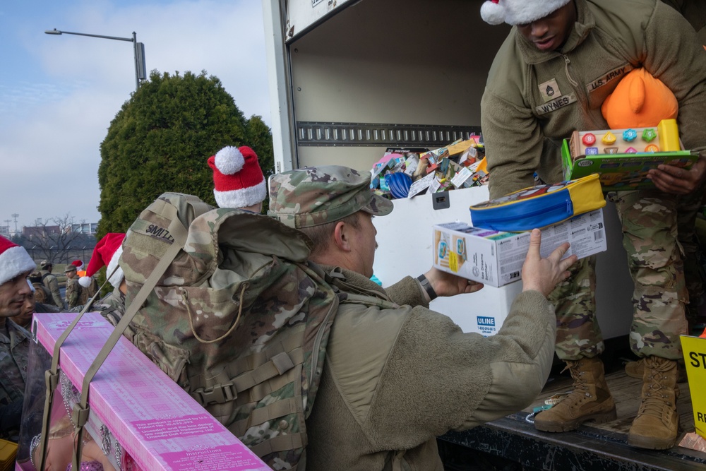 D.C. National Guard and National Guard Bureau Fourth Annual Holiday Toy Ruck