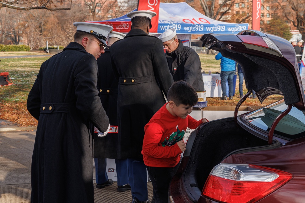 Quantico Marine Band supports Arlington Toys for Tots drive