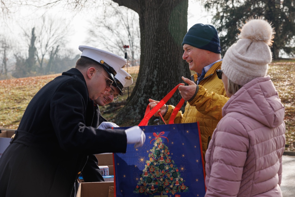 Quantico Marine Band supports Arlington Toys for Tots drive