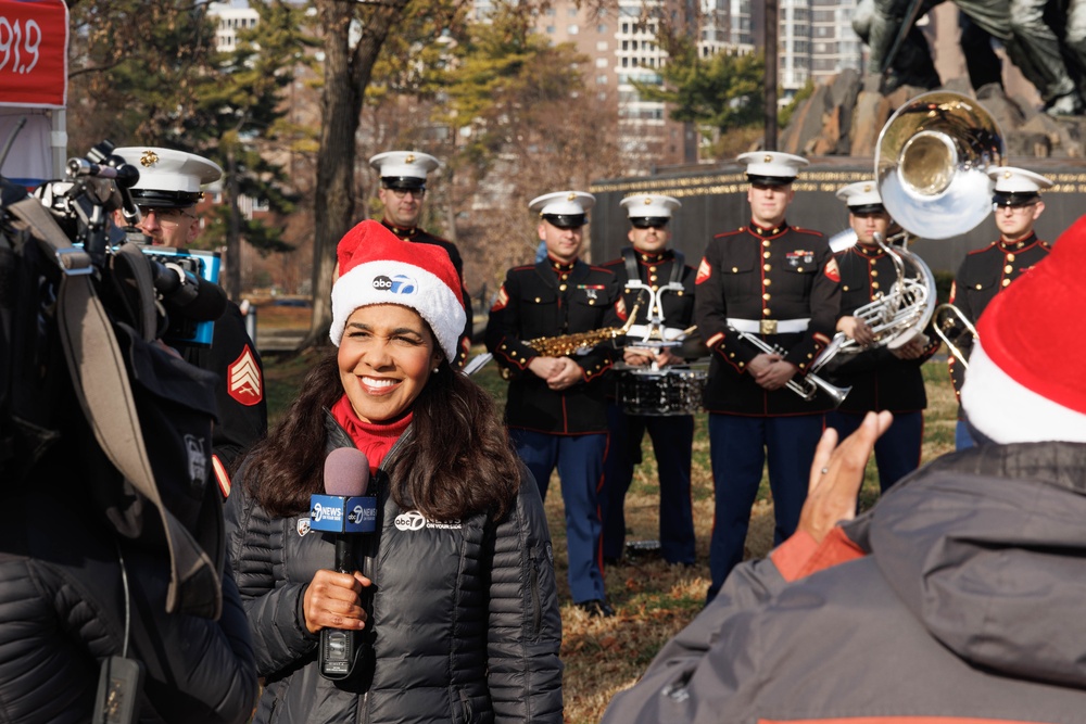 Quantico Marine Band supports Arlington Toys for Tots drive