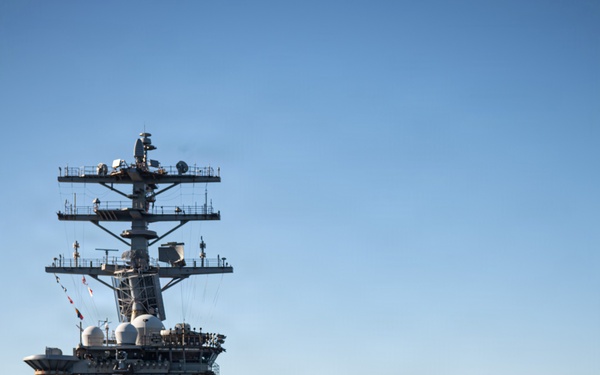 USS Nimitz San Diego Pull-In