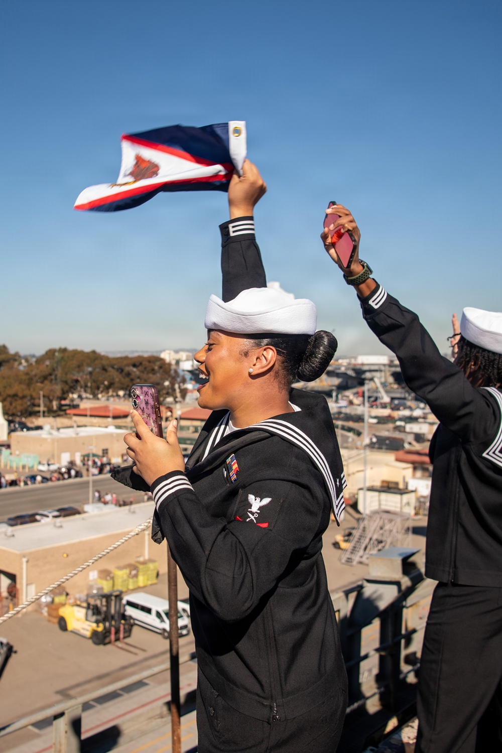 USS Nimitz San Diego Pull-In