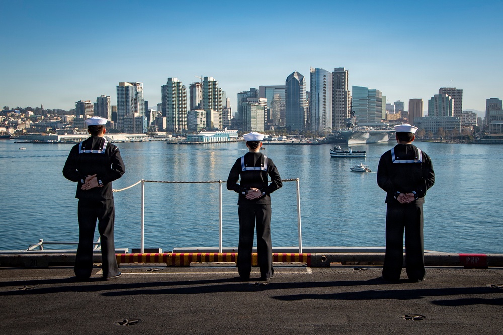 USS Nimitz San Diego Pull-In