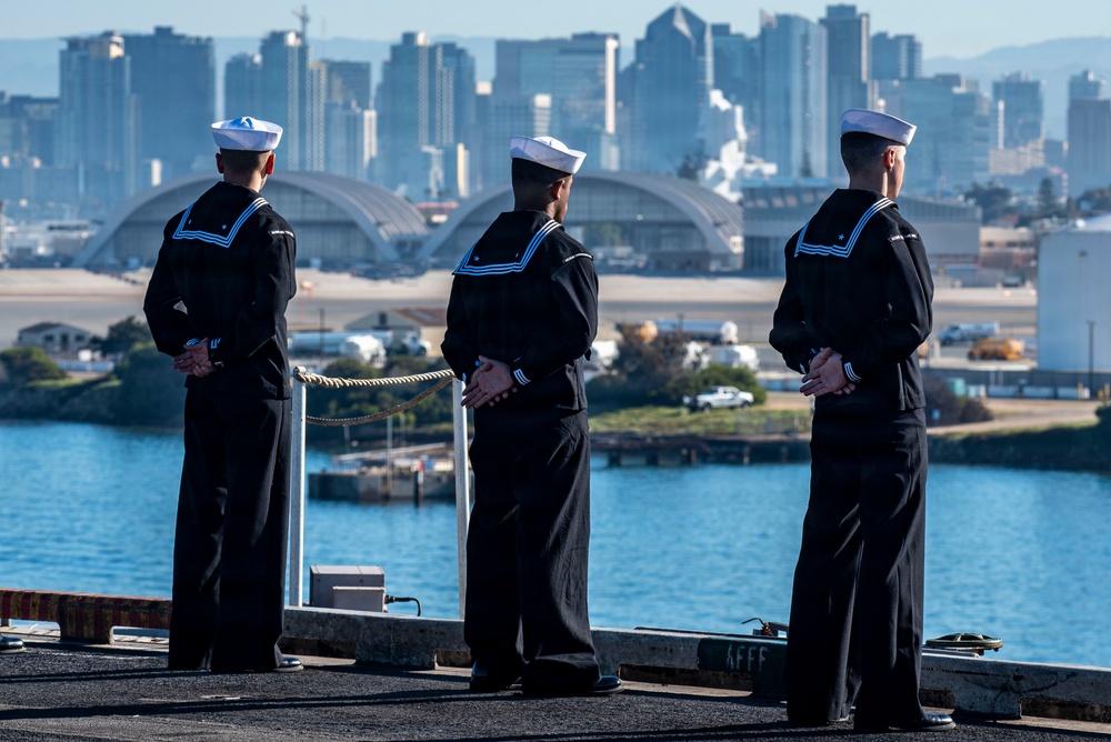 USS Nimitz San Diego Pull-In
