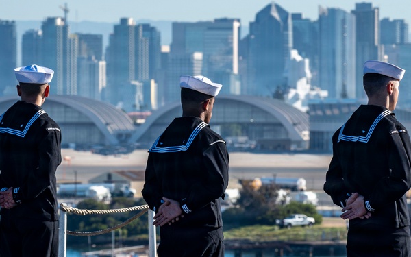 USS Nimitz San Diego Pull-In