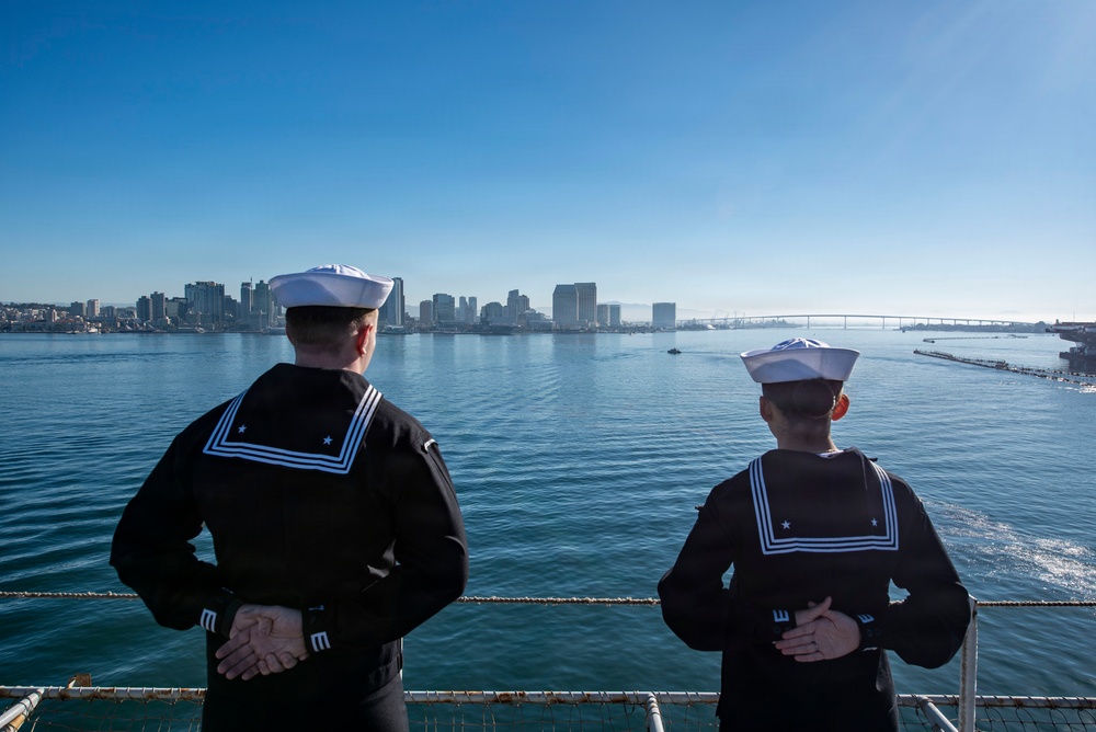 USS Nimitz San Diego Pull-In