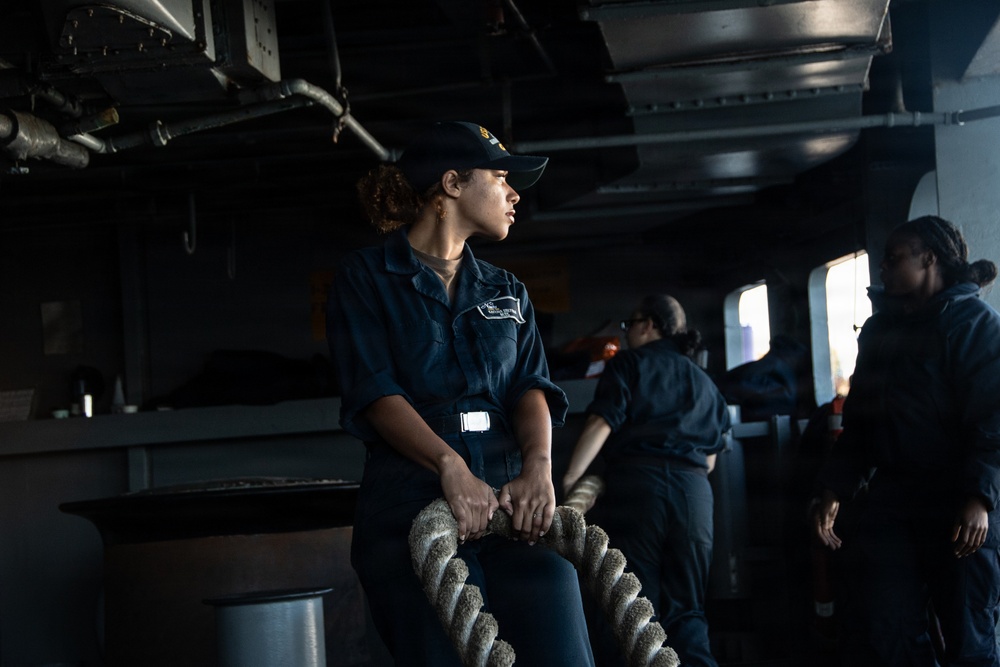 USS Nimitz San Diego Pull-In