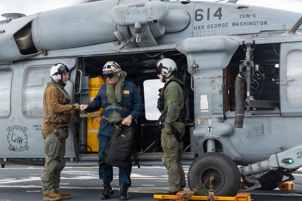 DESRON Deputy Commodore visits USS Milius (DDG 69)