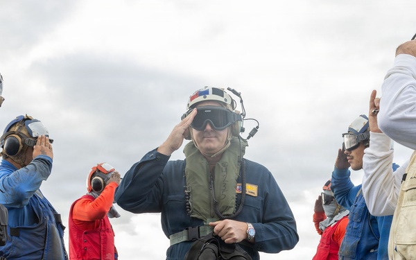 DESRON Deputy Commodore visits USS Milius (DDG 69)