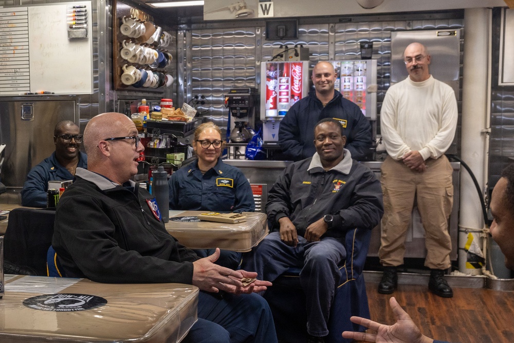 DESRON Deputy Commodore visits USS Milius (DDG 69)