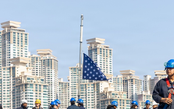 USS Milius (DDG 69)Departs Busan