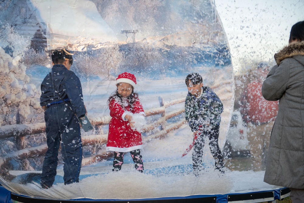 NAF Atsugi Celebrates The 2025 Tree Lighting Ceremony