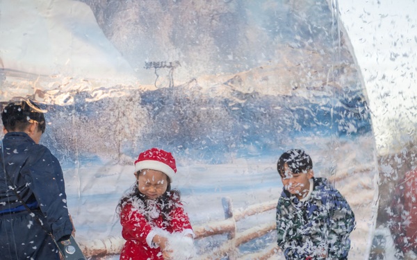NAF Atsugi Celebrates The 2025 Tree Lighting Ceremony