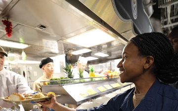 USS Roosevelt (DDG 80) Celebrates Thanksgiving Day in the Arabian Sea