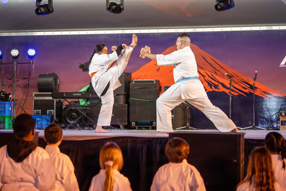 NAF Atsugi Celebrates The 2025 Tree Lighting Ceremony