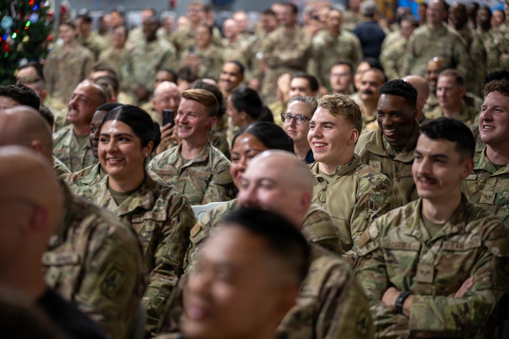 332 AEW hosts USO Tour