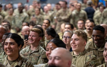 332 AEW hosts USO Tour